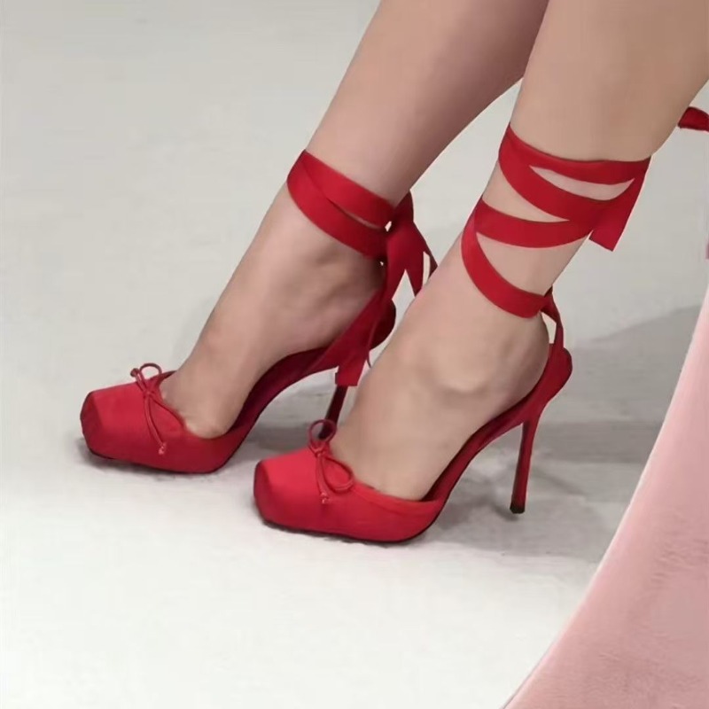 Красные туфли на высоком каблу – обзор и цена Ankle Strap Attachment