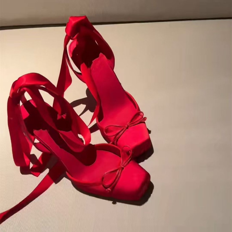 Красные туфли на высоком каблу – обзор и цена Ankle Strap Attachment